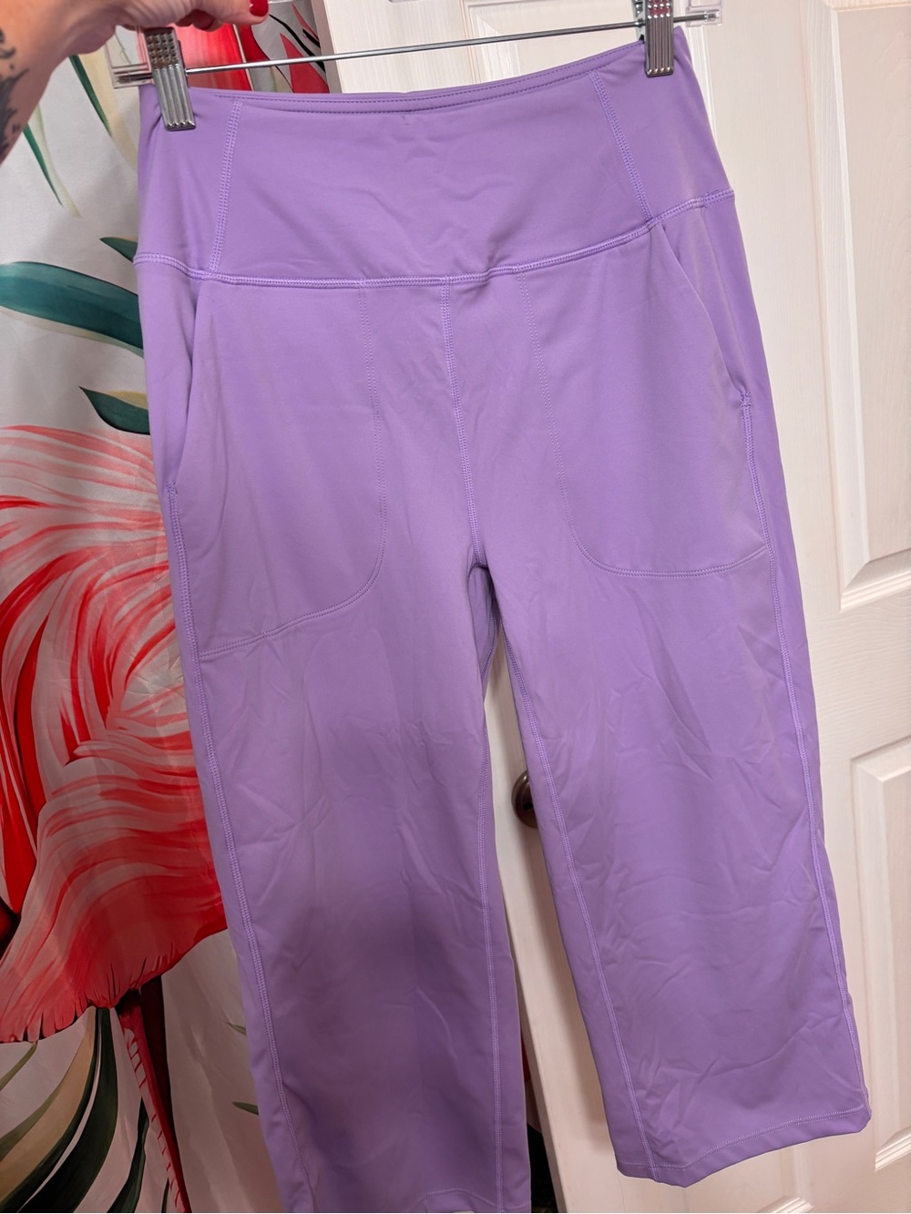 NWT Gradual brand 3/4 straight leg leggings/capris. Size Small